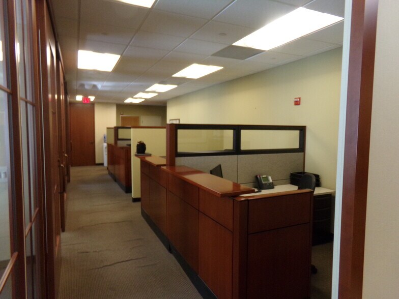 More Photos Of 19440 Golf Vista Plz, Lansdowne Medical For Lease