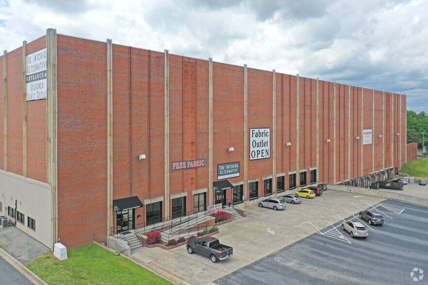 More Photos Of 2801 Lawndale Dr, Greensboro Distribution For Lease