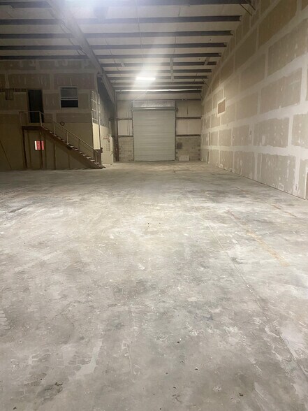 More Photos Of 553 Capital Cir SW, Tallahassee Warehouse For Lease