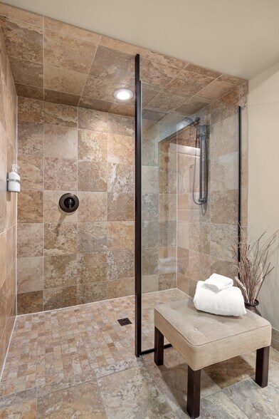 More Photos Of 18 Main St, Stowe Hotel For Sale