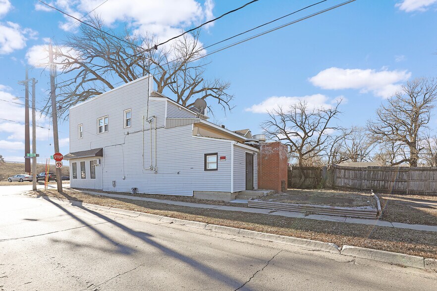 More Photos Of 1850 Easton Blvd, Des Moines Storefront Retail Residential For Sale