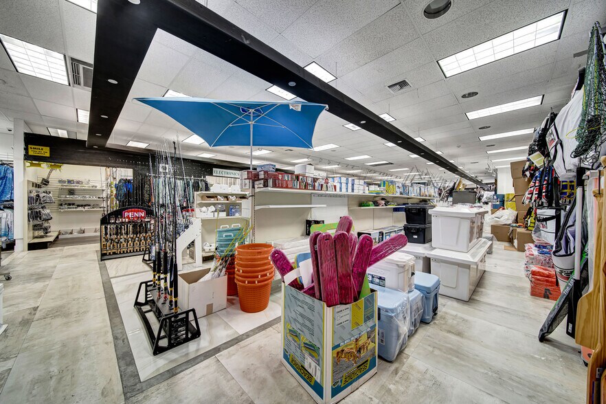 More Photos Of 14951 S Dixie Hwy, Palmetto Bay Freestanding For Lease