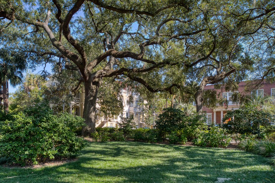 More Photos Of 14 E Taylor St, Savannah Specialty For Sale