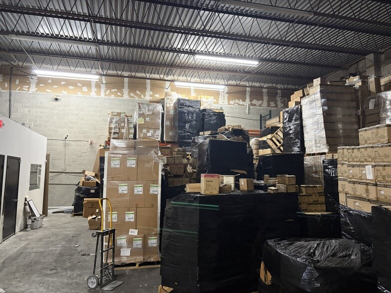 More Photos Of 2649 S Park Rd, Hallandale Warehouse For Lease