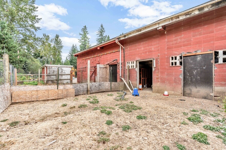 More Photos Of 6729 SE 162nd Ave, Portland Horse Stables For Sale