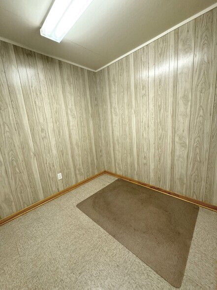 More Photos Of 1902 W Cardinal Dr, Beaumont Office For Lease