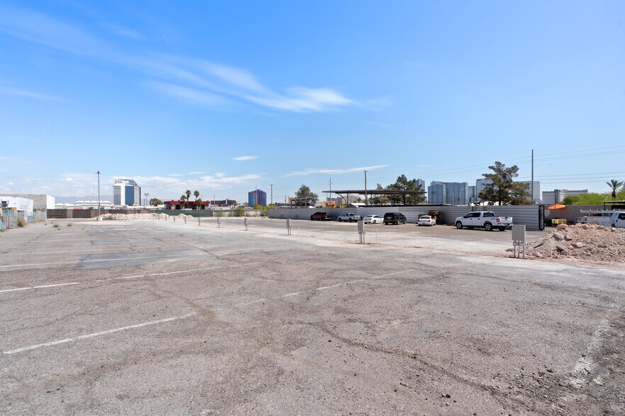 More Photos Of 4300 W Tropicana Ave, Las Vegas Land For Lease