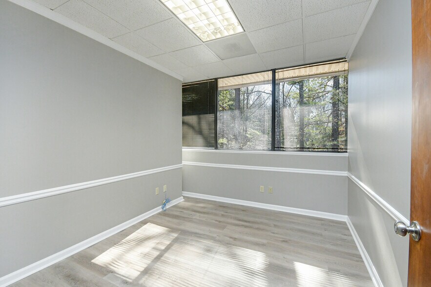 More Photos Of 3084 Mercer University Dr, Chamblee Office For Sale