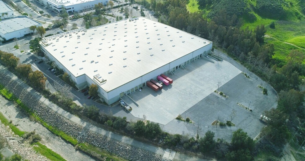 More Photos Of 3935-3949 Heritage Oak Ct, Simi Valley Distribution For Lease