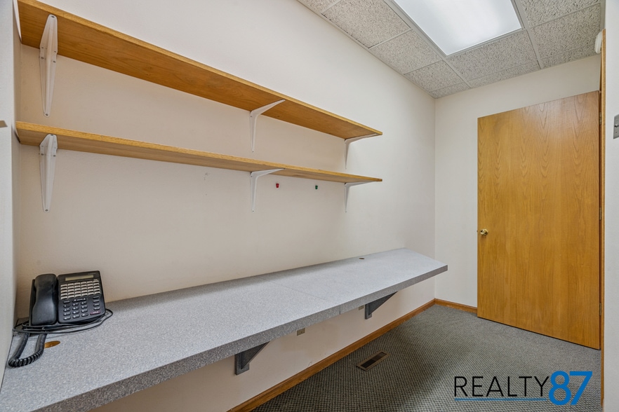 More Photos Of 3900 River Ridge Dr NE, Cedar Rapids Office For Lease