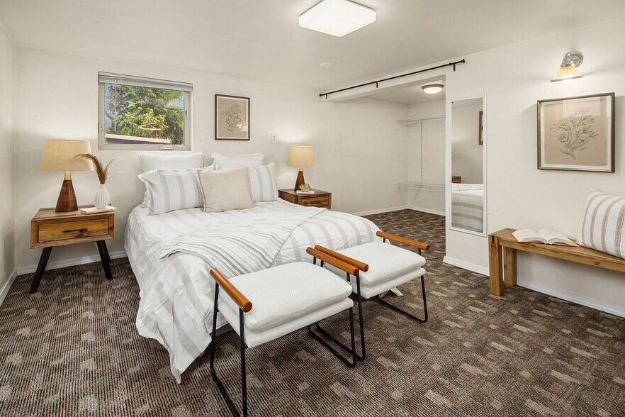 More Photos Of 5011 5th Ave NE, Seattle Apartments For Sale