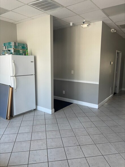 More Photos Of 913 Gulf Breeze Pky, Gulf Breeze Storefront Retail Office For Sale