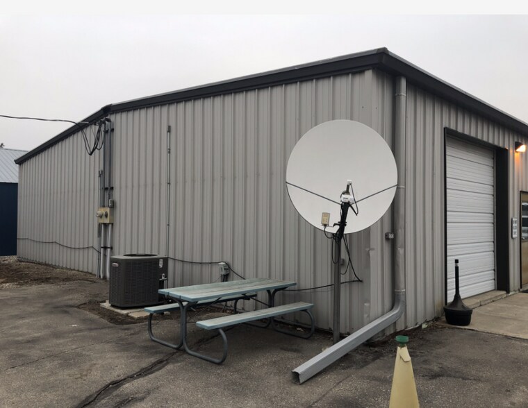 More Photos Of 172 W Stutsman St, Pembina Light Manufacturing For Sale