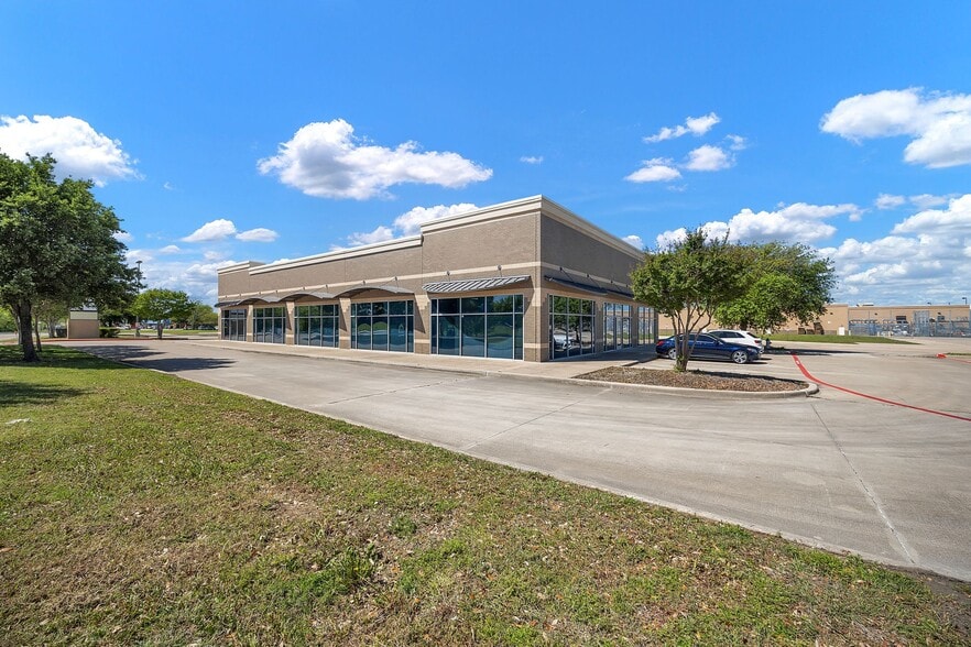 More Photos Of 5501 Gordon Smith Dr, Rowlett Medical For Lease