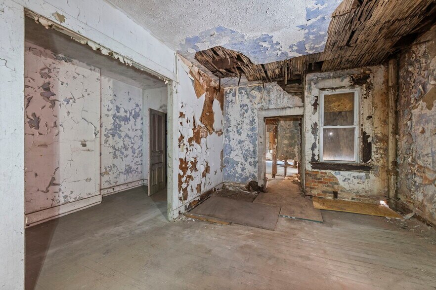 More Photos Of 1648 Vine St, Cincinnati Storefront Retail Residential For Sale