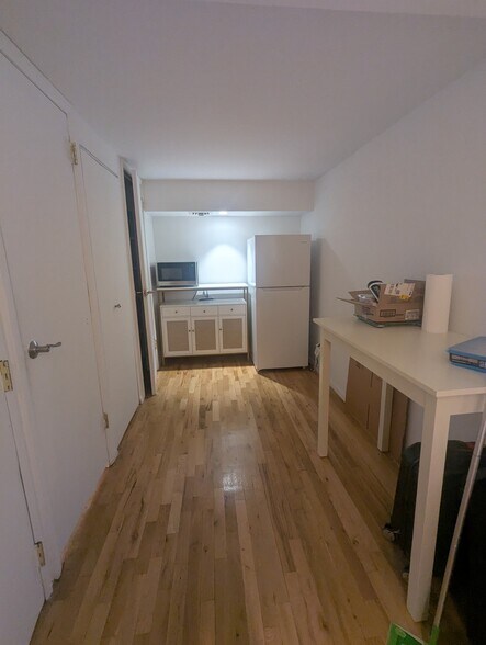More Photos Of 150 W 58th St, New York Apartments For Lease