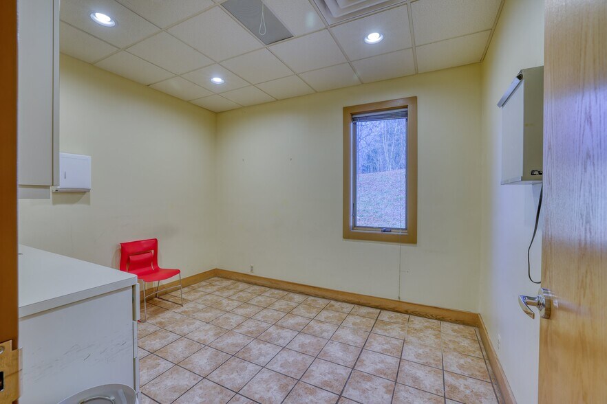 More Photos Of 14 Harris Bushville Rd, Monticello Medical For Sale