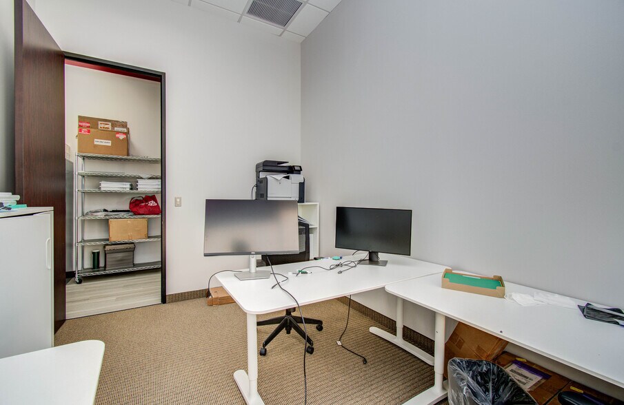 More Photos Of 9330 Kirby Dr, Houston Research And Development For Lease