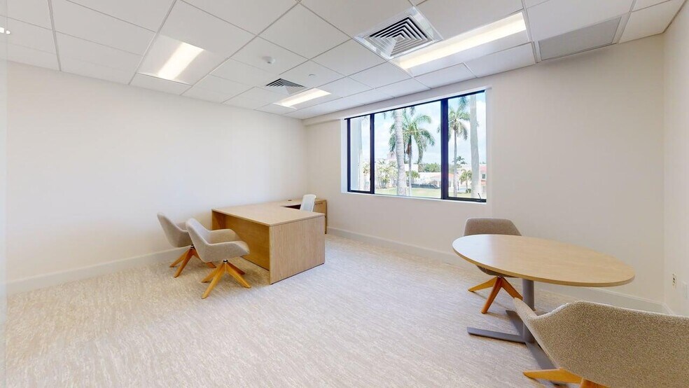 More Photos Of 324 Royal Palm Way, Palm Beach Office For Lease