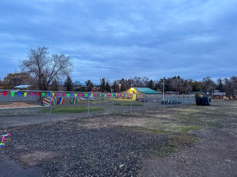 More Photos Of 223 NW Oneil way, Redmond Shelter For Sale