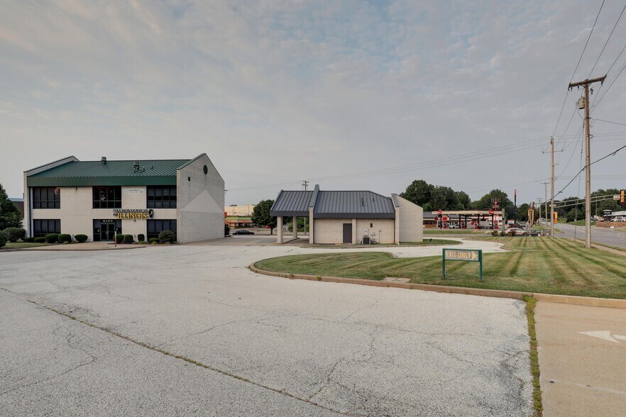 More Photos Of 101 N 36th St, Quincy General Retail For Lease