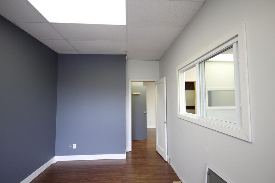 More Photos Of 6185 Boul Taschereau, Brossard Storefront Retail Office For Lease