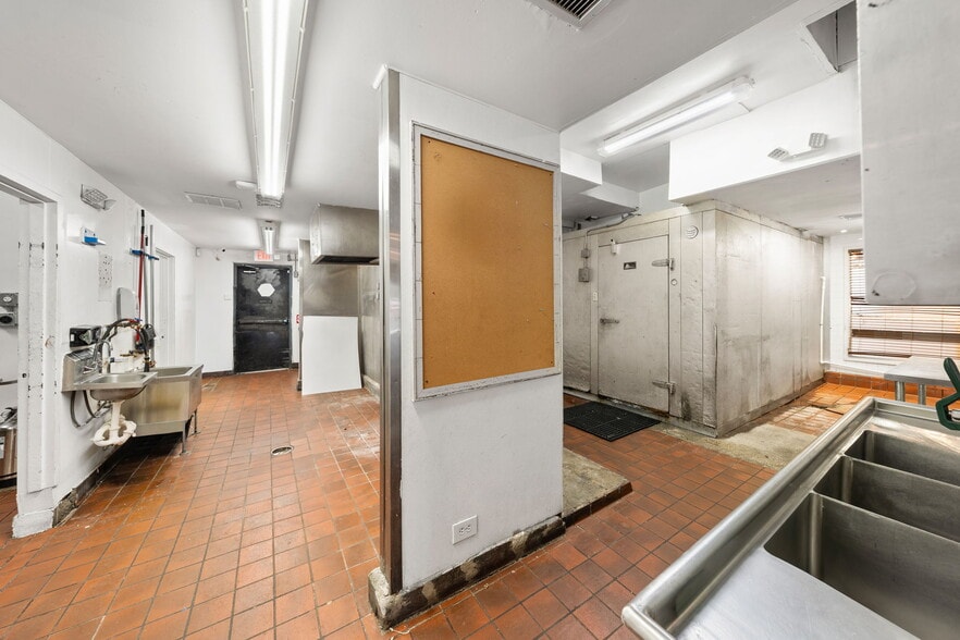 More Photos Of 1586 S Dixie Hwy, Coral Gables Restaurant For Lease