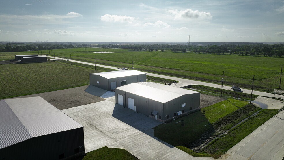 More Photos Of 8490 Industrial Pky, Beaumont Industrial For Lease
