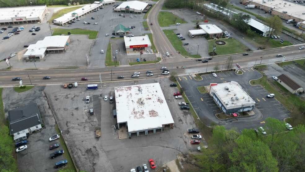 More Photos Of 1034 Mineral Wells Ave, Paris General Retail For Sale