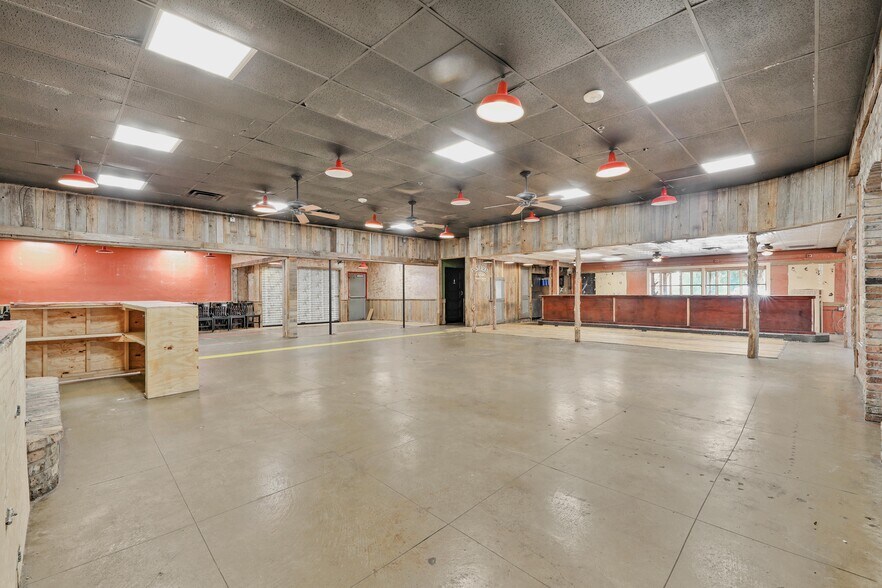 More Photos Of 6915 Spencer Hwy, Pasadena Restaurant For Lease
