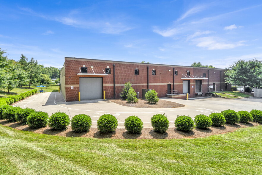 More Photos Of 2311 Executive St, Charlotte Warehouse For Sale