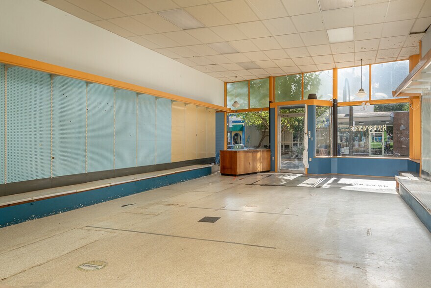 More Photos Of 250-252 Xenia Ave, Yellow Springs Storefront Retail Residential For Sale