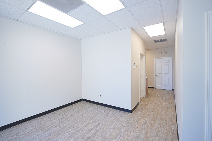 More Photos Of 221 Barren Springs Dr, Houston Unknown For Lease