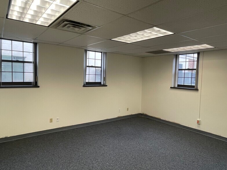 More Photos Of 1130 Vester Ave, Springfield Medical For Lease