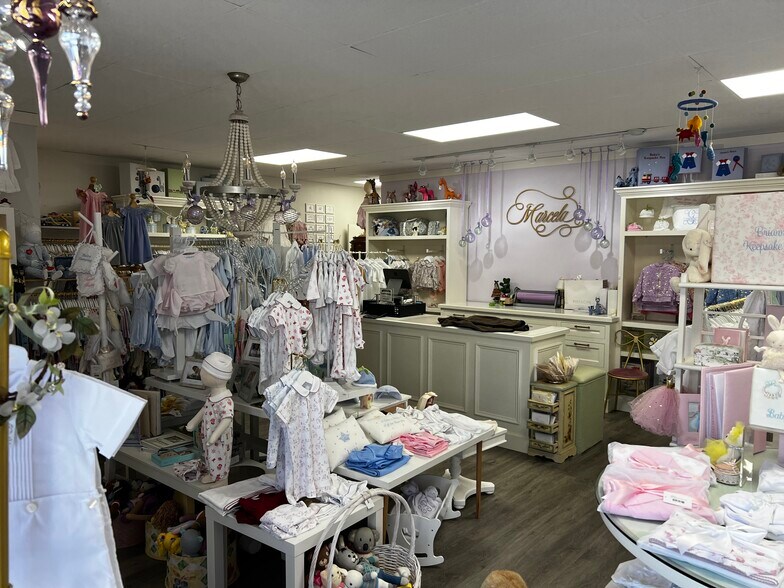 More Photos Of 3640 W Cypress St, Tampa General Retail For Lease