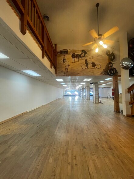 More Photos Of 513 S Main St, Moscow Storefront For Sale