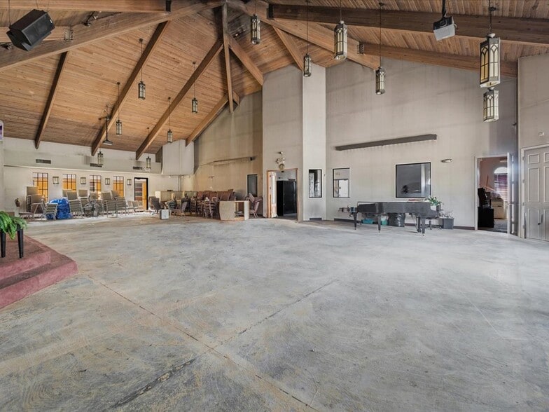 More Photos Of 4630 Palm Beach Blvd, Fort Myers Religious Facility For Sale