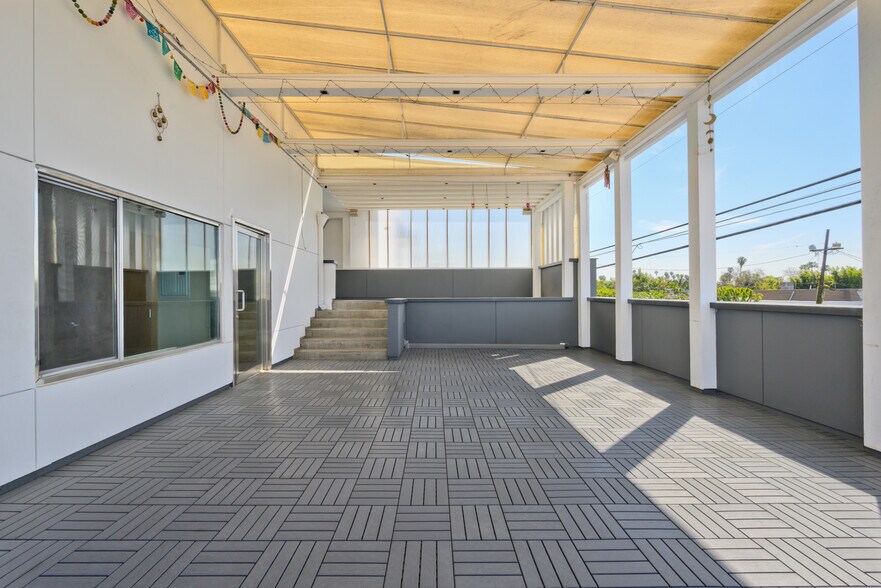 More Photos Of 666 N Kilkea Dr, Los Angeles General Retail For Lease