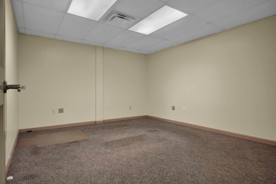 More Photos Of 917 NW 31st Ave, Pompano Beach Service For Sale