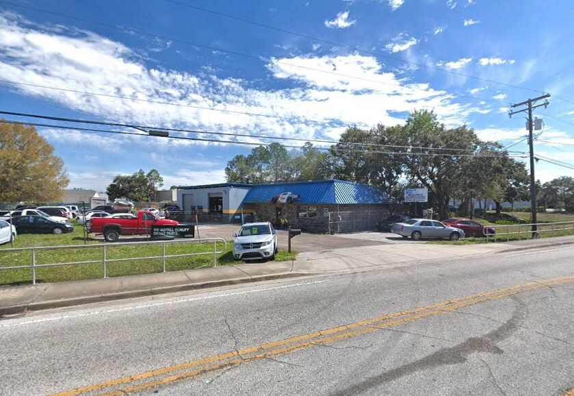 More Photos Of 175 Forest Lake Blvd N, Oldsmar Auto Repair For Sale
