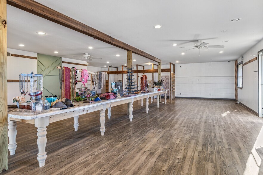 More Photos Of 1421 E Main St, Park Hills Flex For Sale