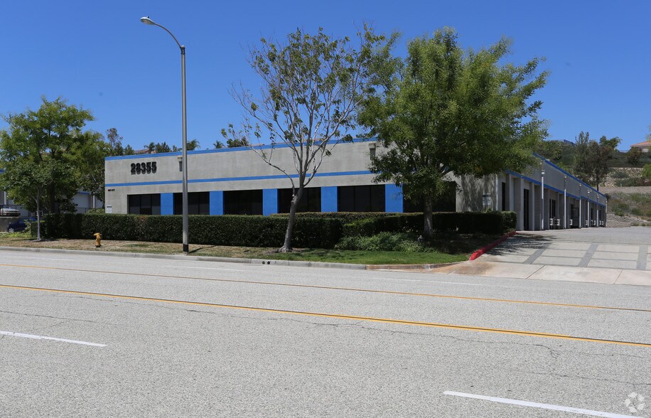 More Photos Of 28355 Industry Dr, Valencia Light Manufacturing For Lease