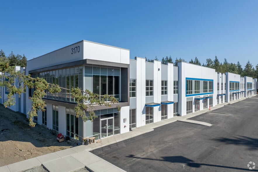 More Photos Of 3170 194 St, Surrey Showroom For Sale