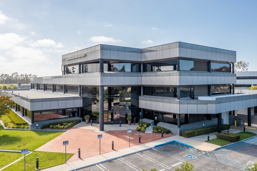 Primary Photo Of 3330 Harbor Blvd, Costa Mesa Coworking Space