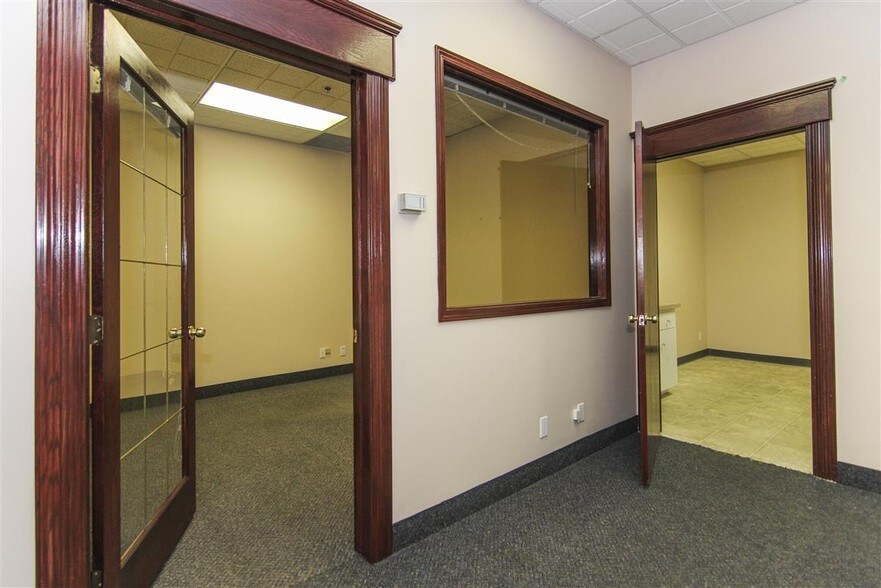 More Photos Of 1015 Centre St NW, Calgary Storefront Retail Residential For Sale