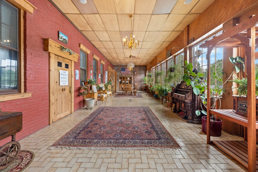 More Photos Of 84 Park Ave, Flemington Office For Lease