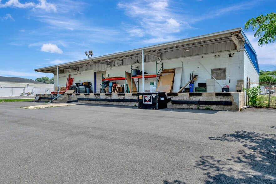 More Photos Of 22 Germay Dr, Wilmington Manufacturing For Lease