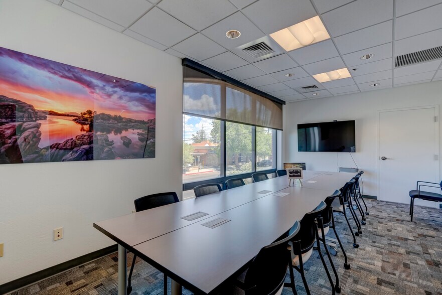 More Photos Of 325 W Gurley St, Prescott Office For Lease