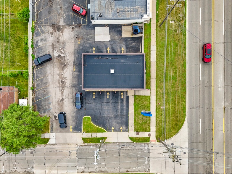 More Photos Of 8332 E 12 Mile Rd, Warren Service Station For Sale