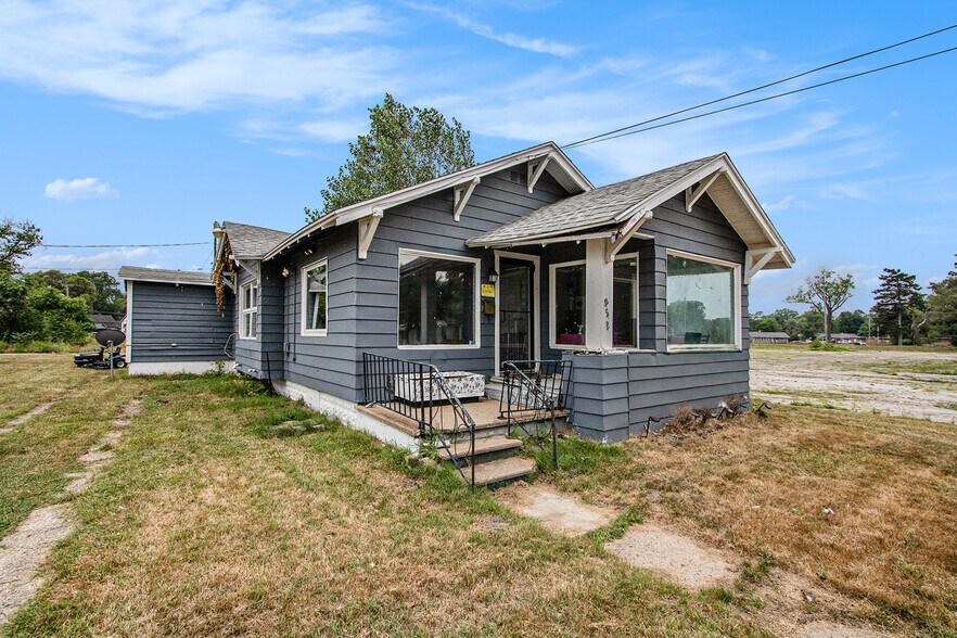 More Photos Of 952 Pipestone St, Benton Harbor General Retail For Sale